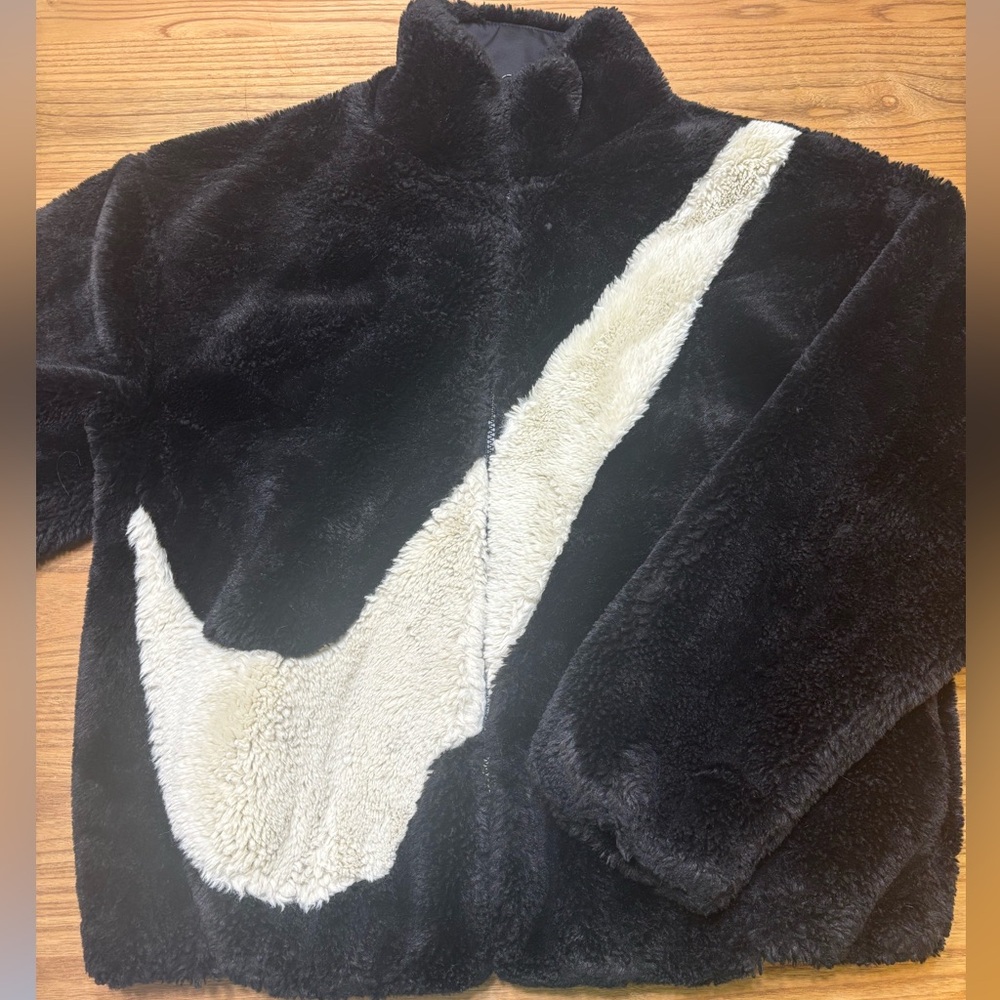 Nike Sherpa Size Small
